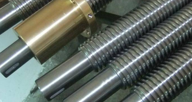 車(chē)床自動(dòng)走刀用光桿還是絲桿